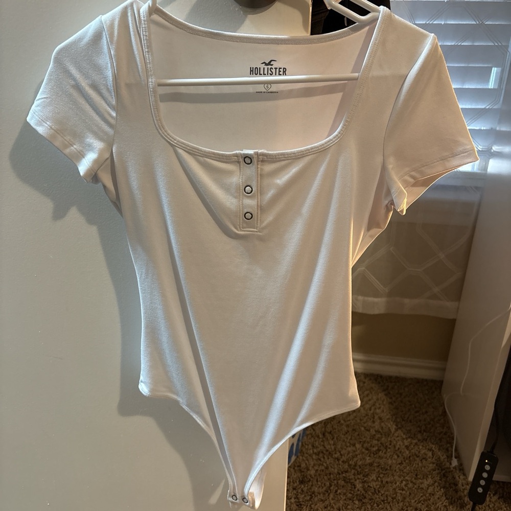 Hollister Women's Cream Bodysuit with Button Detail